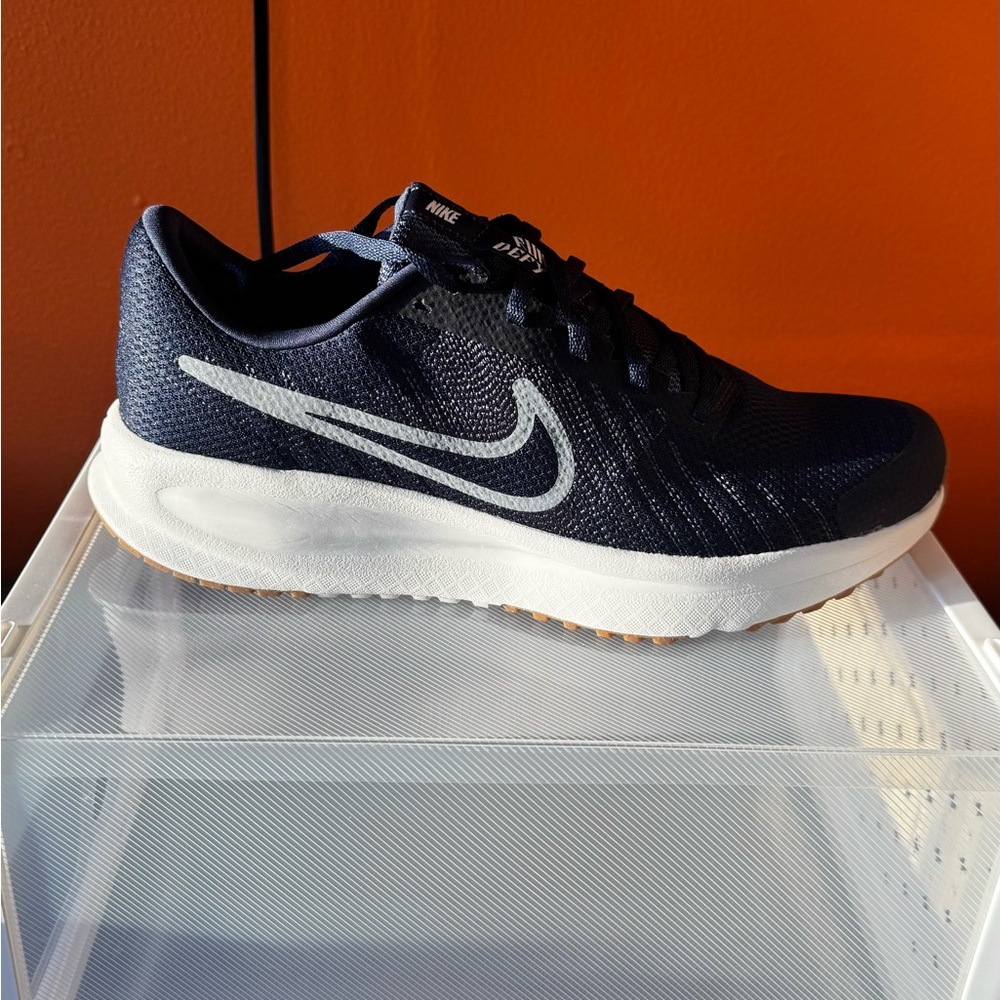 Nike Men's Navy Blue and White Running Shoes